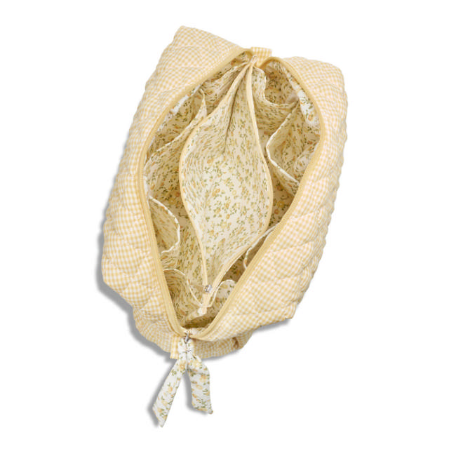 Karen stor toilettaske i gul-ternet quilt